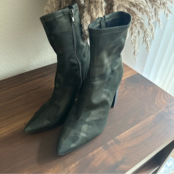 Camo Ankle Boots - Jeffrey Campbell - Picture 4 of 7